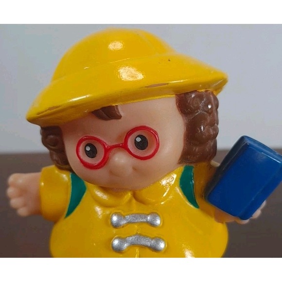 Fisher Price Little People Maggie School Girl Glasses Yellow Raincoat Brown Hair - Picture 6 of 6